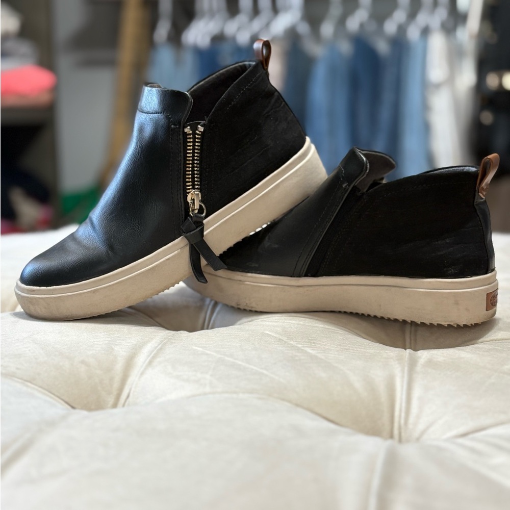 Dr. Scholl's Black and Cream Wedges